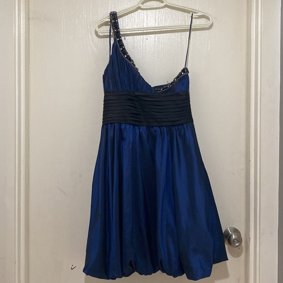 Stunning Dress - Picture 5 of 6